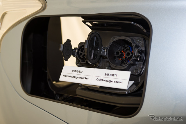三菱 アウトランダー PHEV