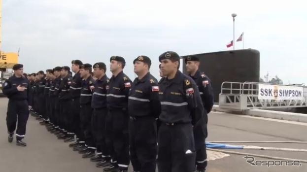 チリ海軍潜水艦シンプソンの乗組員達(動画キャプチャ)
