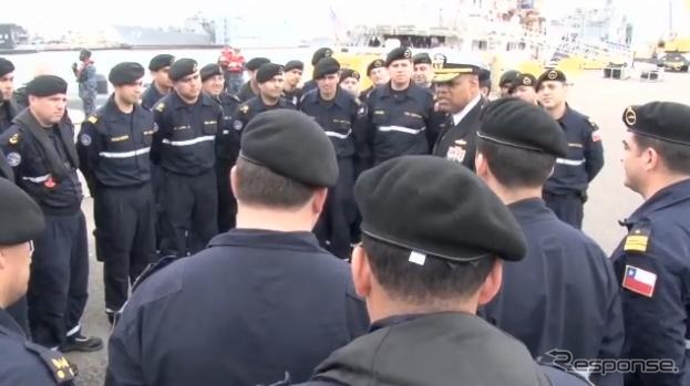 チリ海軍潜水艦シンプソンの乗組員達(動画キャプチャ)