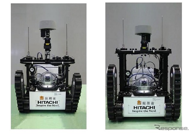 調査用小型ロボット（左）とマルチ機能搭載ロボット（日立のモニタリングシステム）