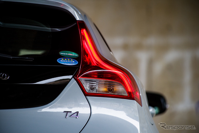 ボルボ・V40 T4