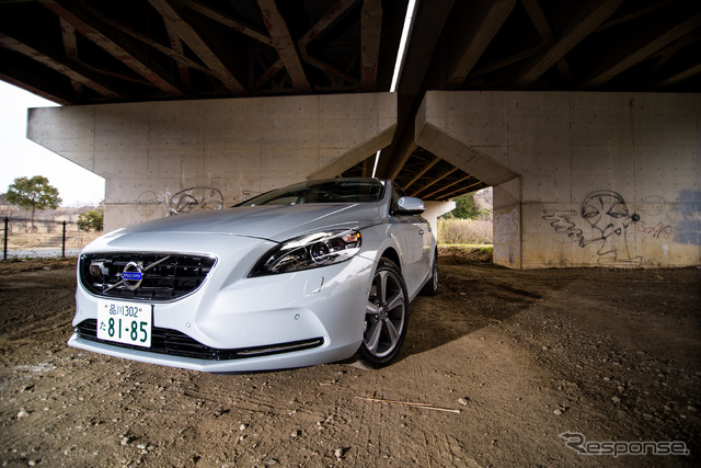 ボルボ V40