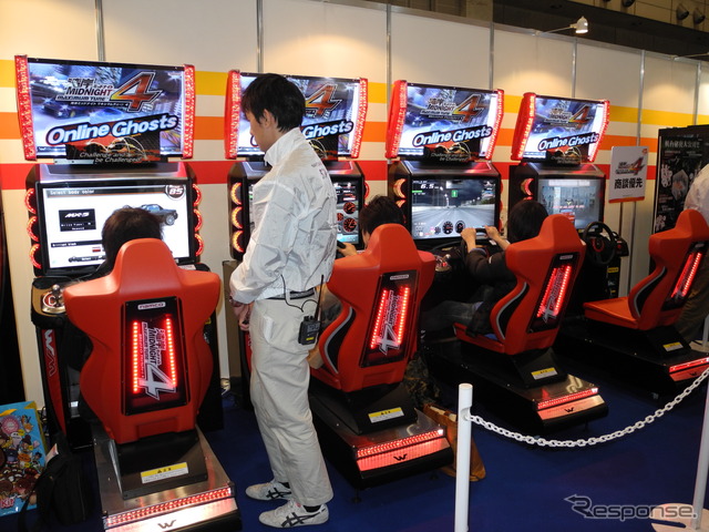 バンダイナムコゲームズの「湾岸ミッドナイト マキシマムチューン4」(ジャパン アミューズメントエキスポ13)