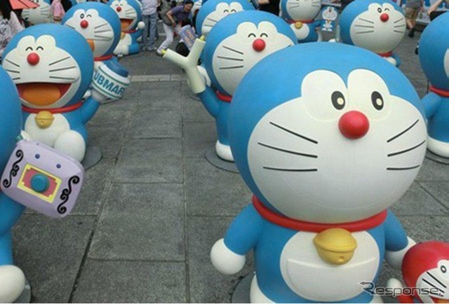 小田急、箱根エリアなどにひみつ道具を持つドラえもん100体展示