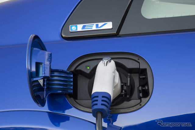 ホンダフィットEVの充電ソケット