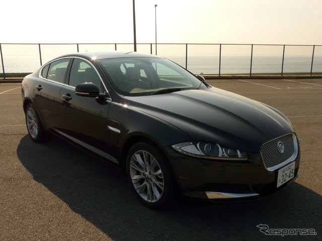 ジャガー XF 3.0 Premium Luxury