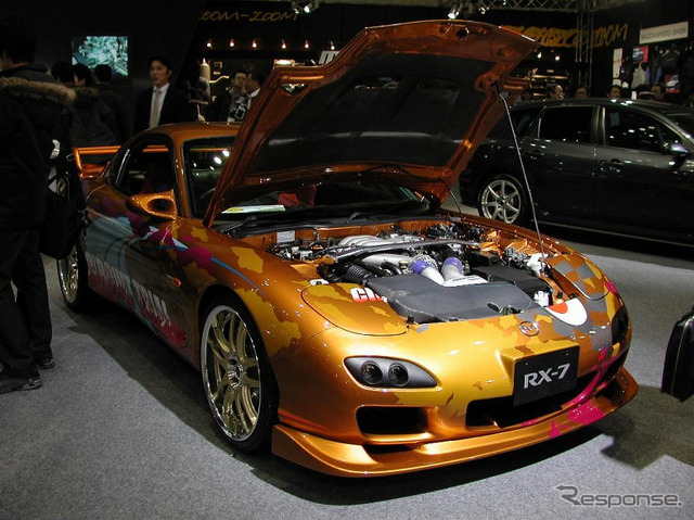 【東京オートサロン05】写真蔵…マツダ RX-7 は永遠に
