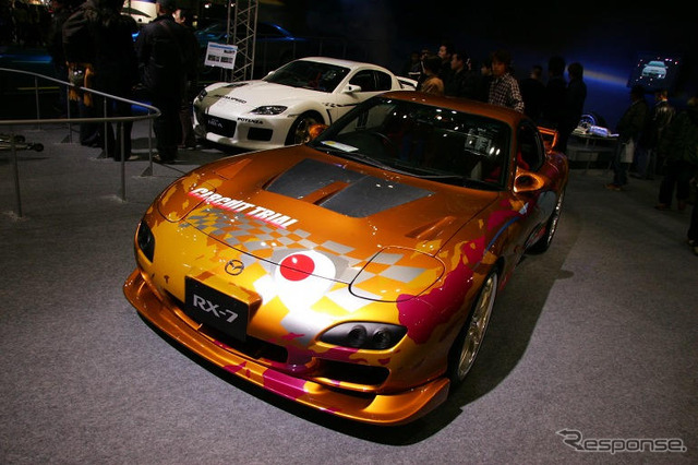 【東京オートサロン05】写真蔵…マツダ RX-7 は永遠に