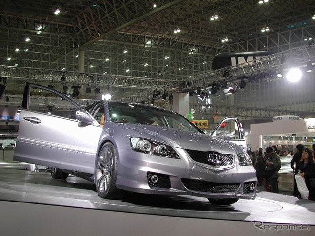 【東京オートサロン05】レジェンド モデューロ コンセプト、ライバルはMとAMG