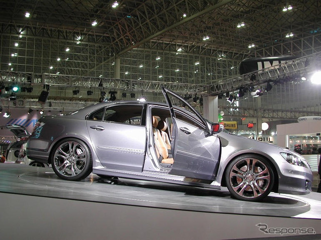 【東京オートサロン05】レジェンド モデューロ コンセプト、ライバルはMとAMG