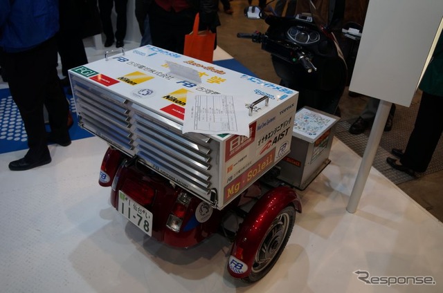 【スマートエネルギーWeek13】災害時、食塩水で走る電動バイク…マグネシウム空気電池を搭載