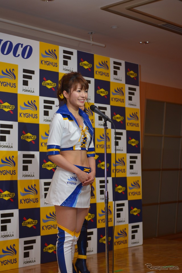 2013年スーパーフォーミュラ参戦、チーム キグナス スノコ サーキットレディ 小笠原裕子