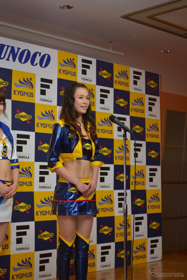 2013年スーパーフォーミュラ参戦、チーム キグナス スノコ イメージガール 熊本恵