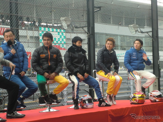 鈴鹿ファン感謝デーのF1デモランに参加した、中嶋悟、鈴木亜久里らの面々。