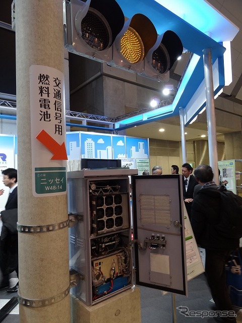 信号機の非常電源にも燃料電池。