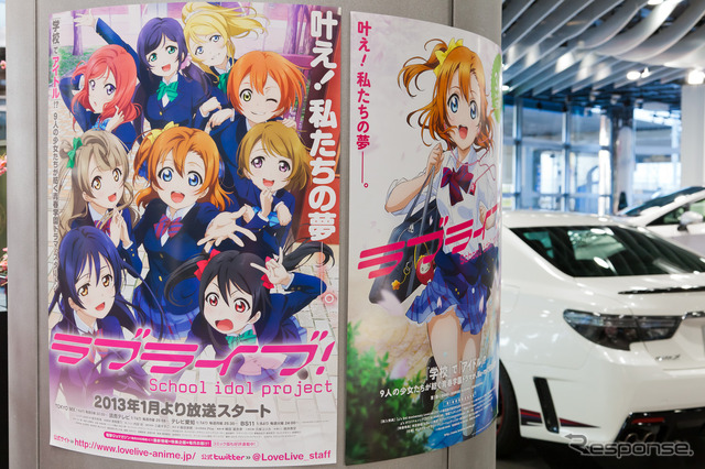 アムラックス東京にアニメ『ラブライブ!』の公式痛車「アルファード」が展示