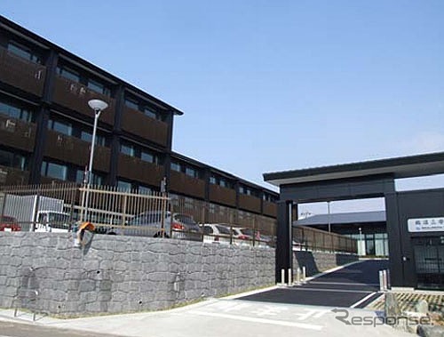 東海ゴム研修センター「鵜沼三学館」外観