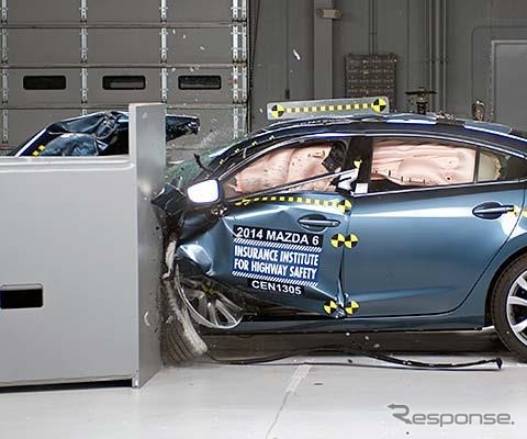 IIHSが実施した新型マツダ アテンザのスモール・オフセット衝突テスト