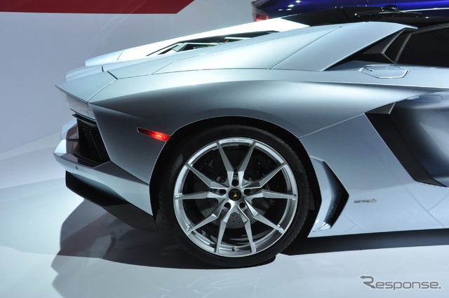 ランボルギーニ・アヴェンタドール LP700-4 ロードスター