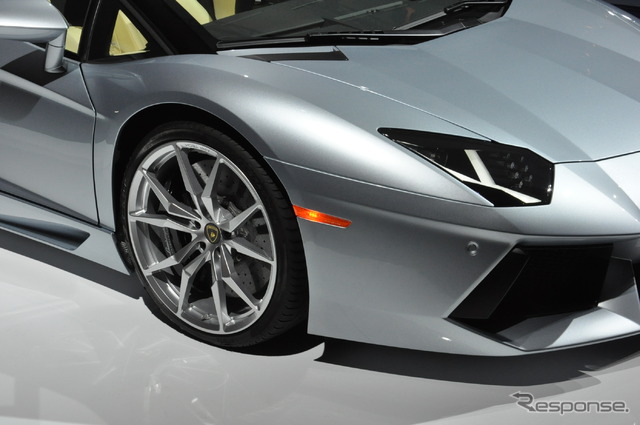 ランボルギーニ・アヴェンタドール LP700-4 ロードスター