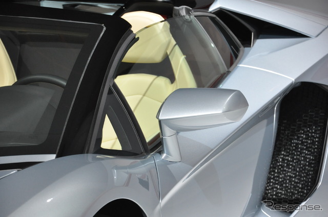 ランボルギーニ・アヴェンタドール LP700-4 ロードスター