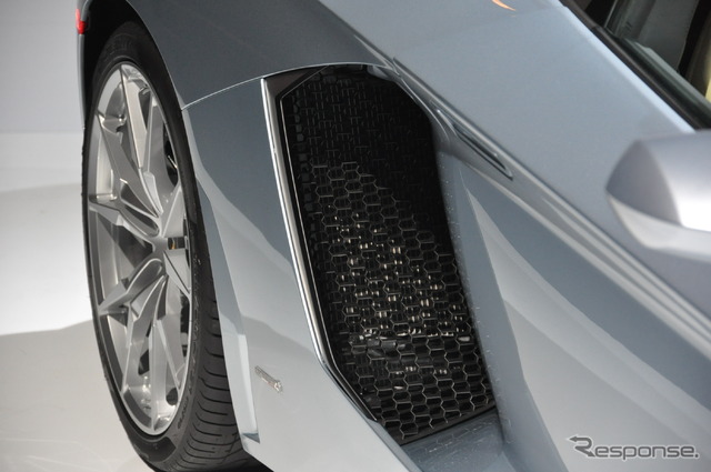 ランボルギーニ・アヴェンタドール LP700-4 ロードスター