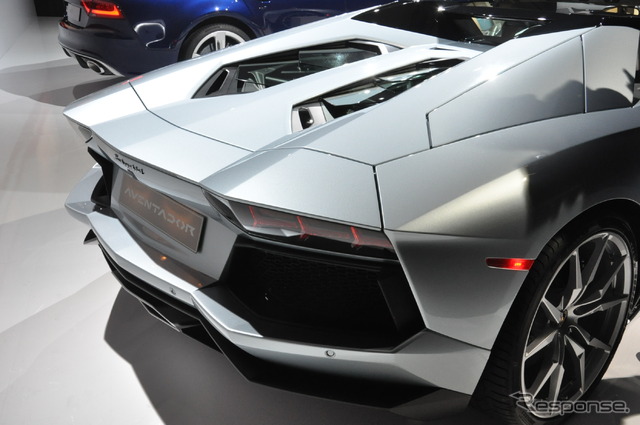 ランボルギーニ・アヴェンタドール LP700-4 ロードスター