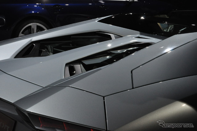 ランボルギーニ・アヴェンタドール LP700-4 ロードスター