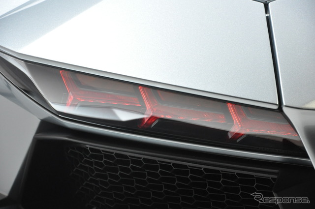 ランボルギーニ・アヴェンタドール LP700-4 ロードスター