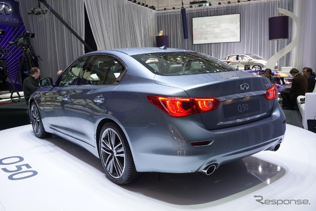 インフィニティ Q50 のハイブリッド（ジュネーブモーターショー13）