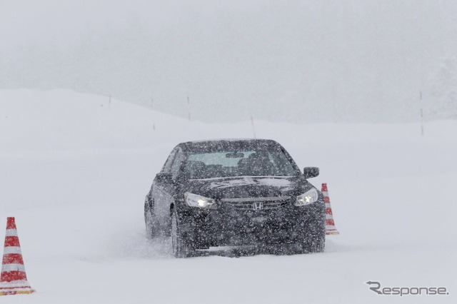 インスパイア ベースのスポーツ・ハイブリッド SH-AWD 試作車