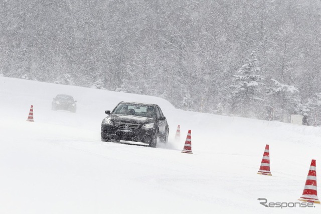 インスパイア ベースのスポーツ・ハイブリッド SH-AWD 試作車