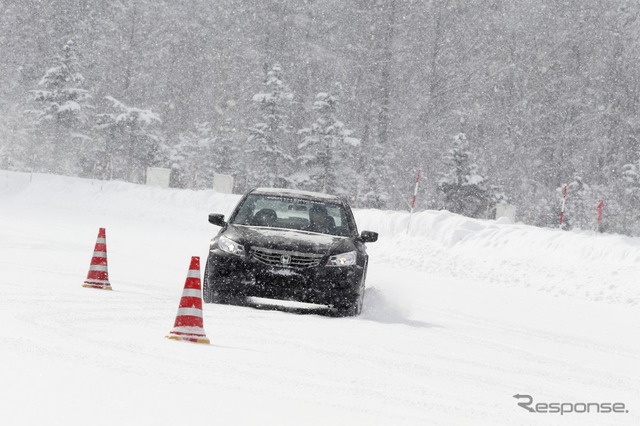 インスパイア ベースのスポーツ・ハイブリッド SH-AWD 試作車