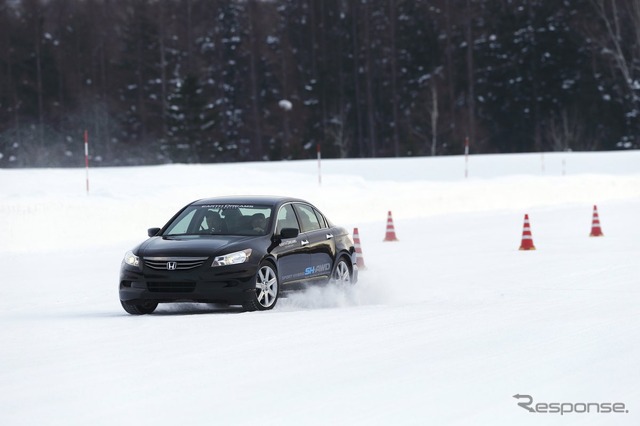 インスパイア ベースのスポーツ・ハイブリッド SH-AWD 試作車