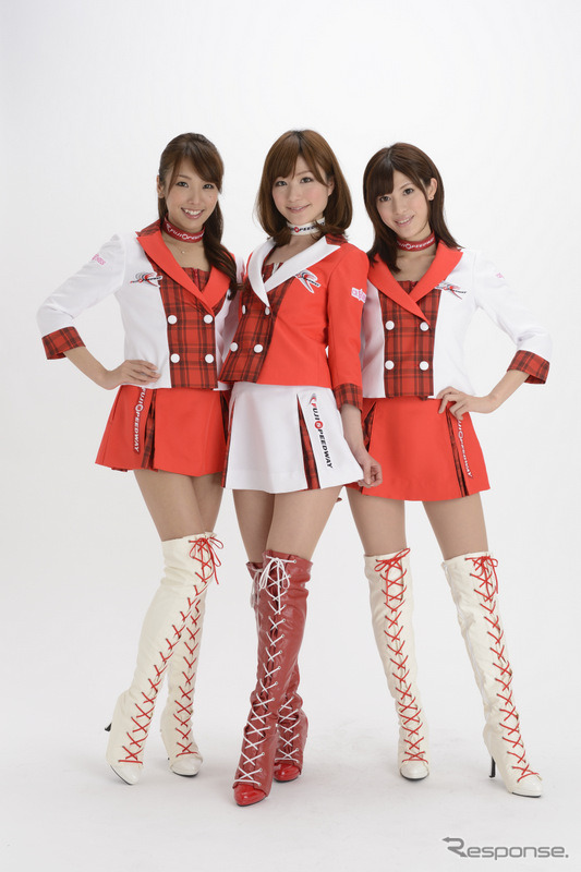 第8期クレインズを発表(写真:左から高家望愛さん、岩田明子さん、高塚麻奈さん)