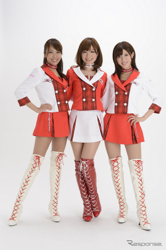 第8期クレインズを発表(写真:左から高家望愛さん、岩田明子さん、高塚麻奈さん)
