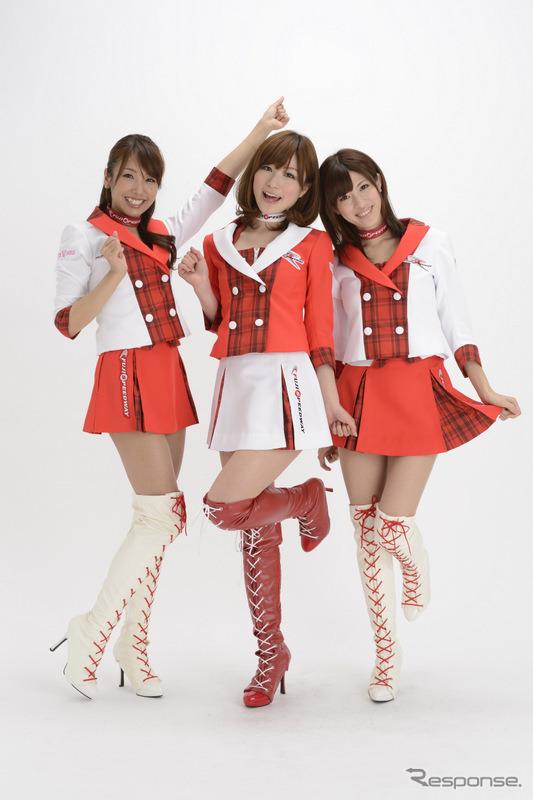 第8期クレインズを発表(写真:左から高家望愛さん、岩田明子さん、高塚麻奈さん)