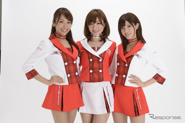 第8期クレインズを発表(写真:左から高家望愛さん、岩田明子さん、高塚麻奈さん)