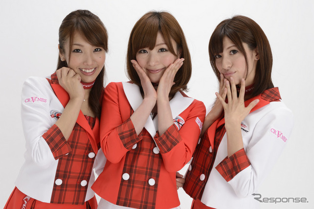 第8期クレインズを発表(写真:左から高家望愛さん、岩田明子さん、高塚麻奈さん)