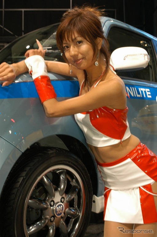 【東京オートサロン05】コンパニオン写真蔵…お父さん!!