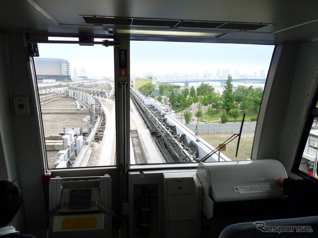7000系の編成先頭部。