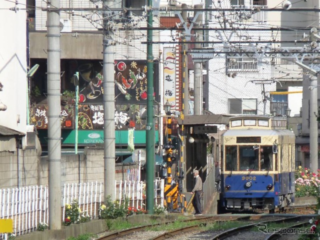 「都電さくら号」で使用されるレトロ車両の9000形9002号。
