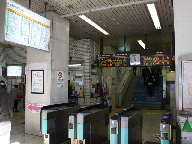 リニューアル前の業平橋（現・とうきょうスカイツリー）駅の改札口。（2010年12月）