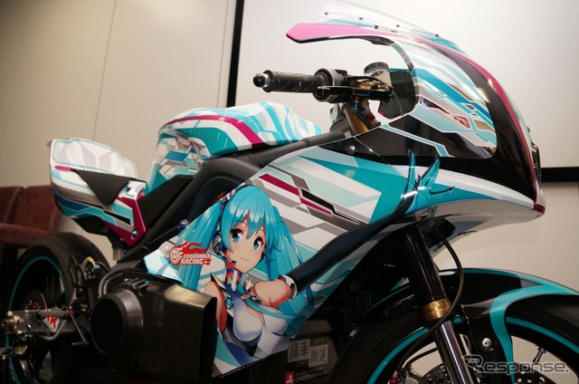 初音ミク、痛単車でマン島TTレースに挑戦…参戦マシン公開