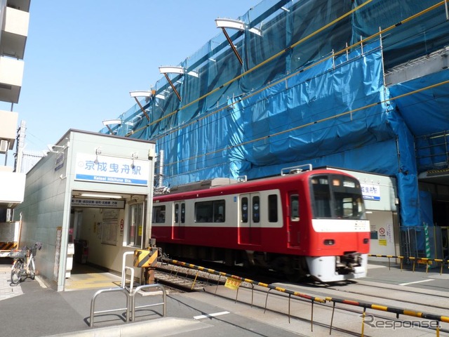 京成曳舟駅で工事が進む上り線の高架橋。押上～八広間の連続立体交差事業の事業施行期間は2016年度末までを予定している。