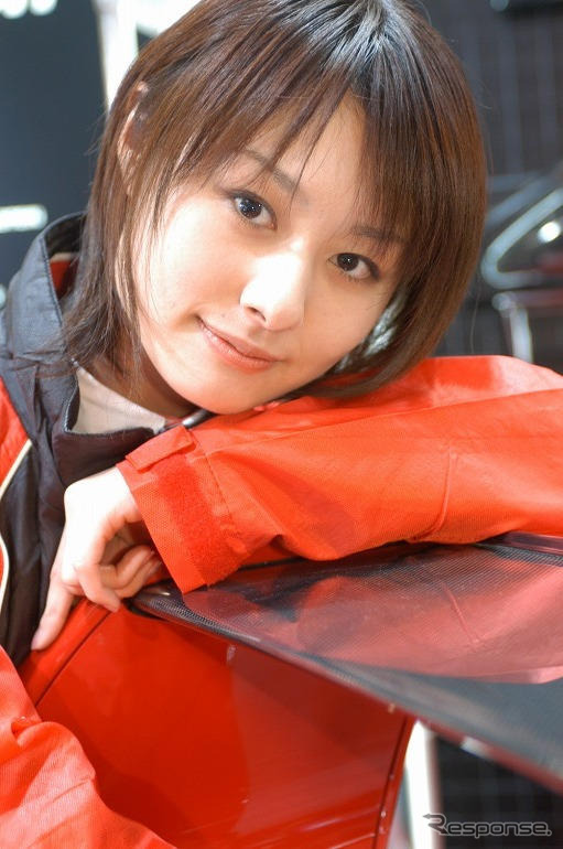 【東京オートサロン05】コンパニオン写真蔵…紅の旋風