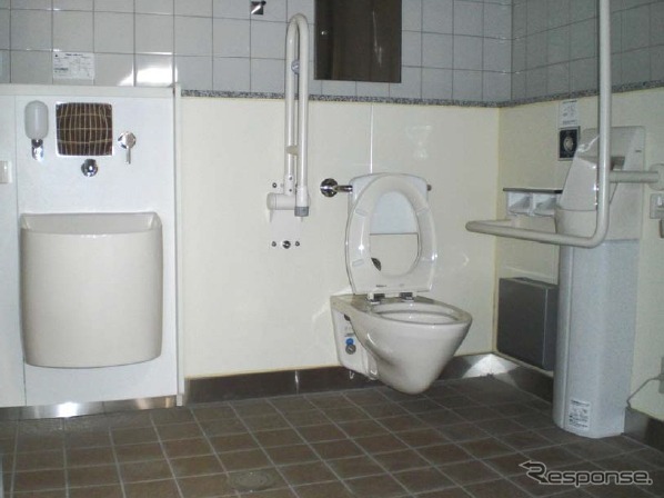 下土狩駅の多機能トイレ。