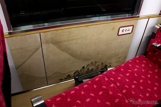 江戸一目図屏風の世界が描かれた車内壁面