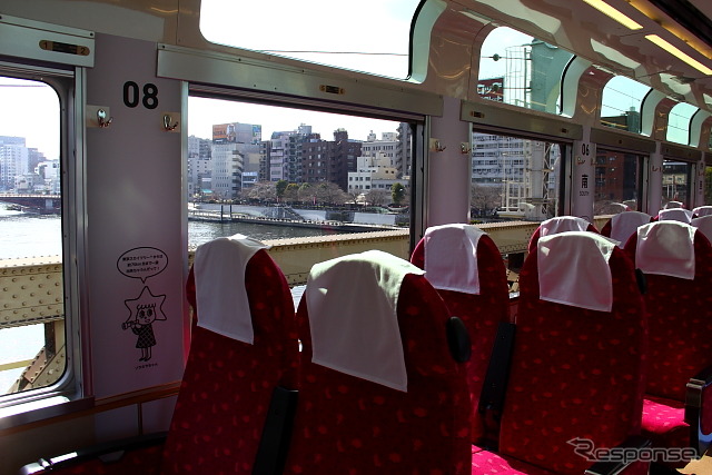 展望車両634型スカイツリートレイン車内から
