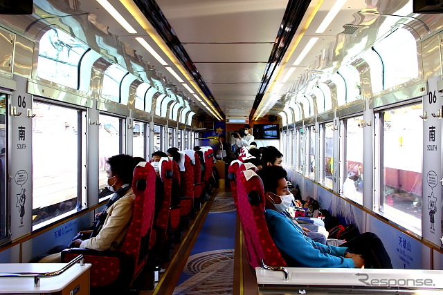 展望車両634型スカイツリートレイン車内から